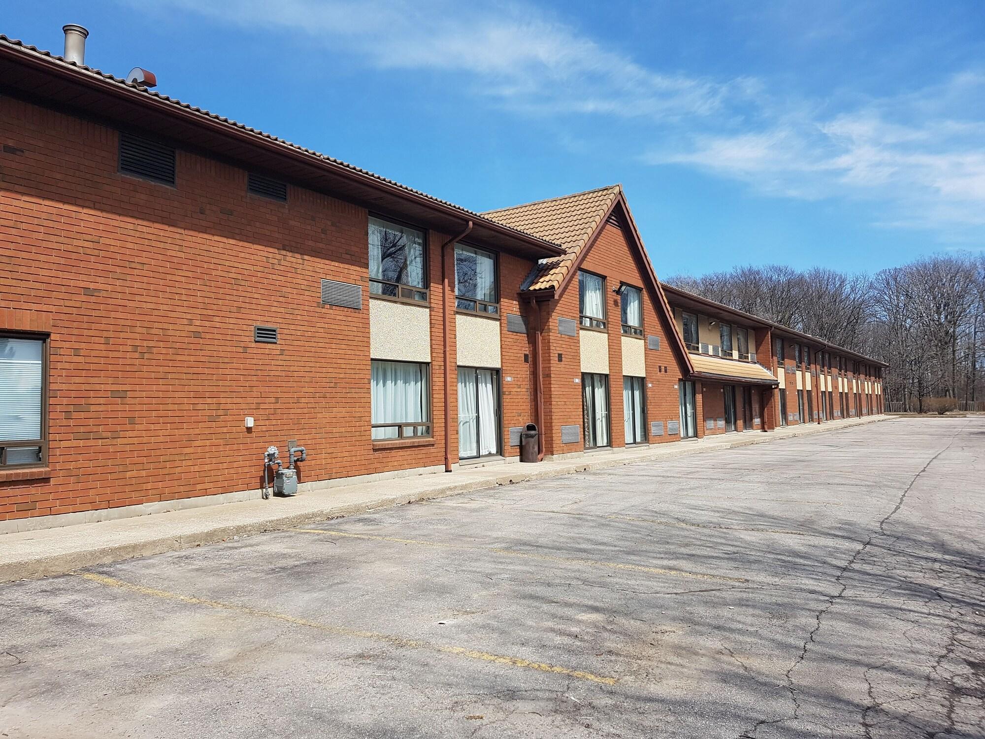 Travelodge By Wyndham Welland Exterior photo