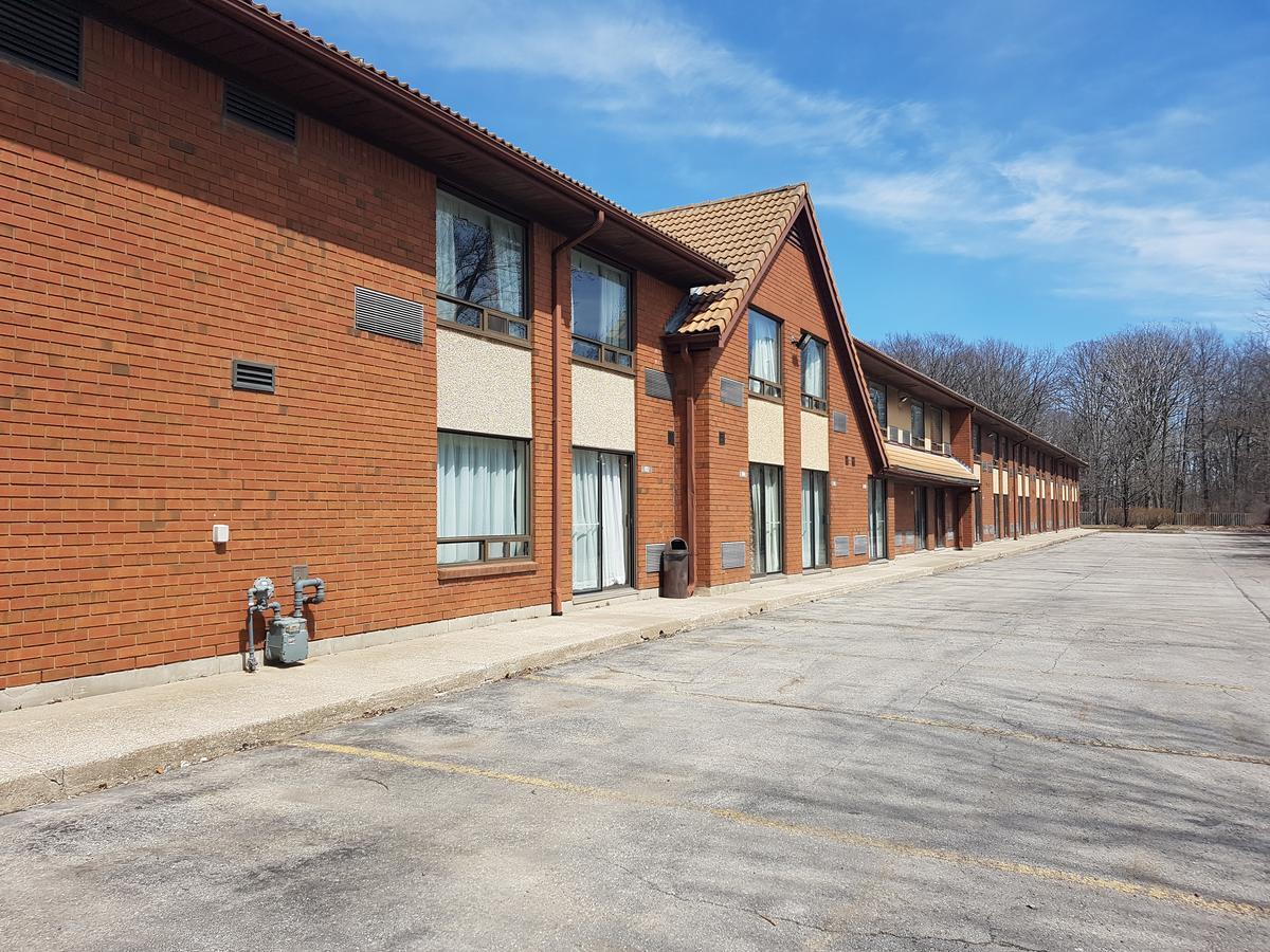 Travelodge By Wyndham Welland Exterior photo